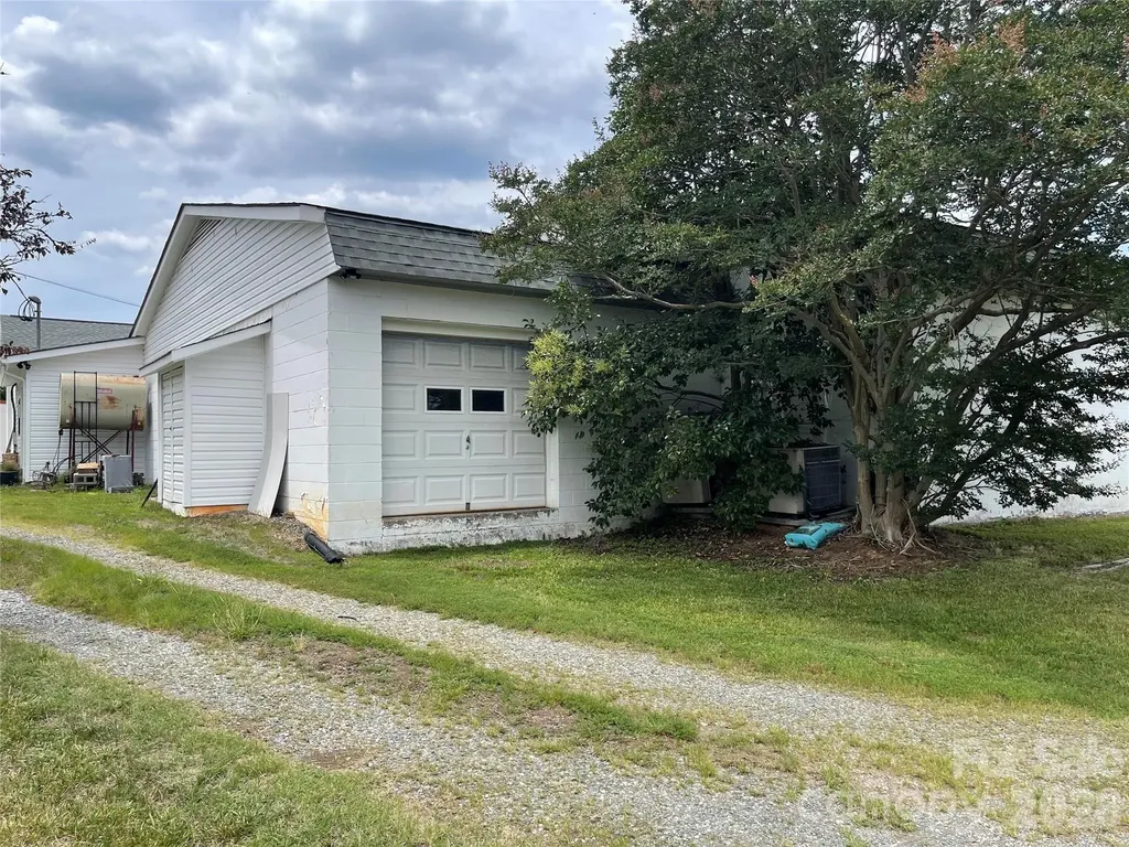 11 Bell Avenue Denton NC 27239