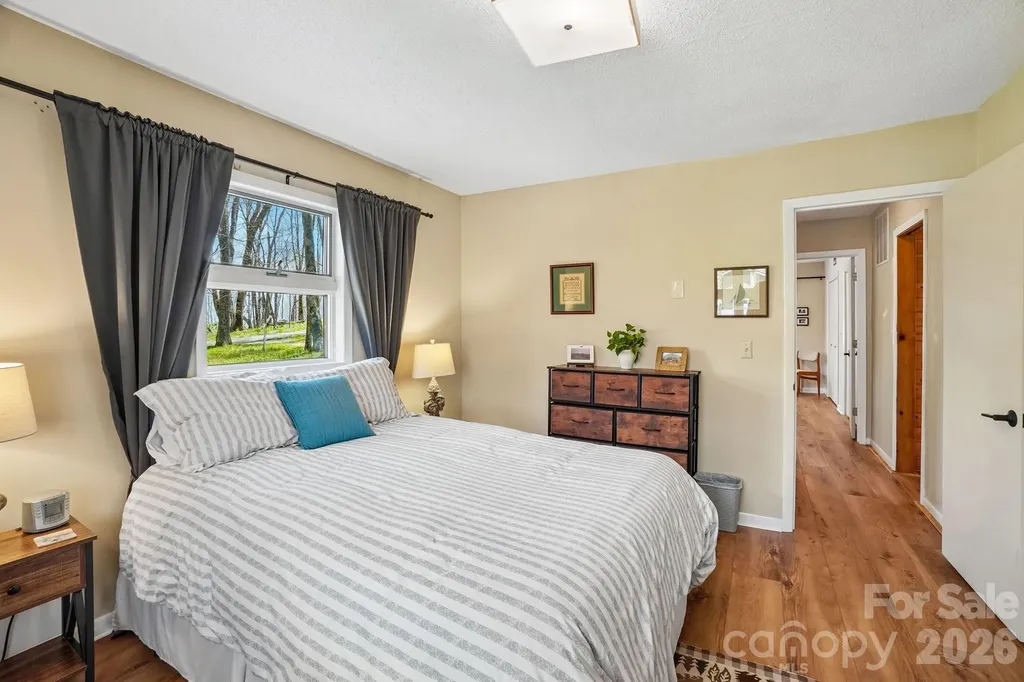 34 Wolfs Head Court Mars Hill NC 28754