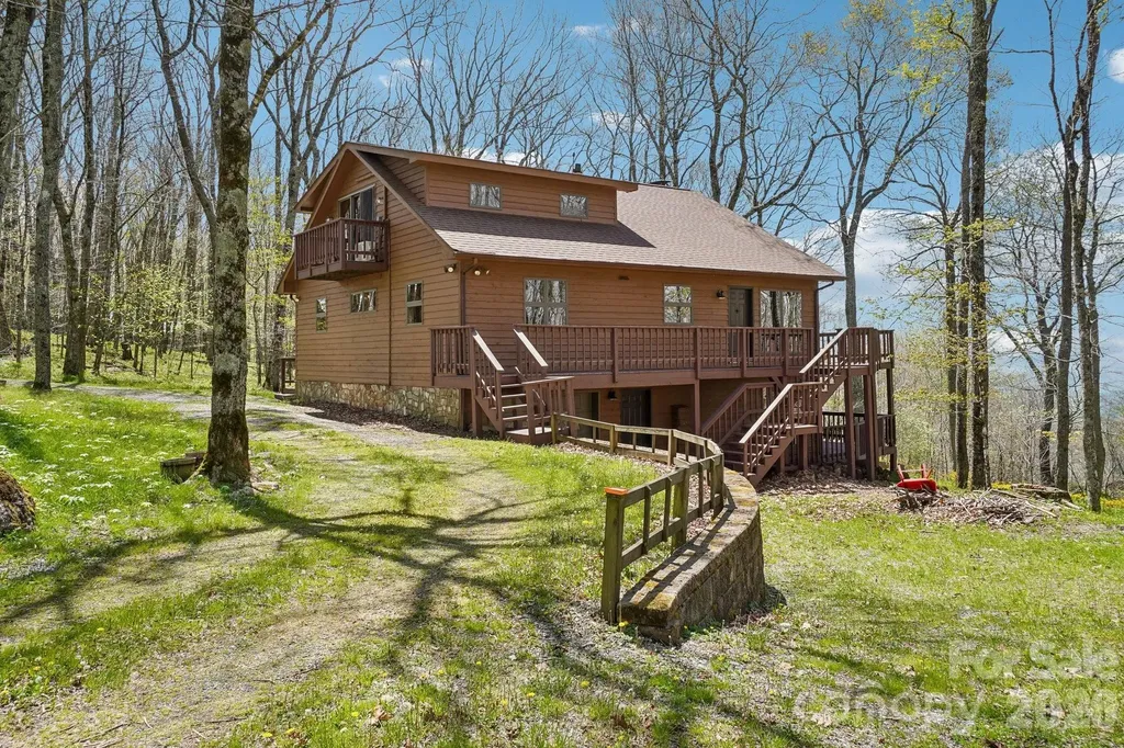 34 Wolfs Head Court Mars Hill NC 28754