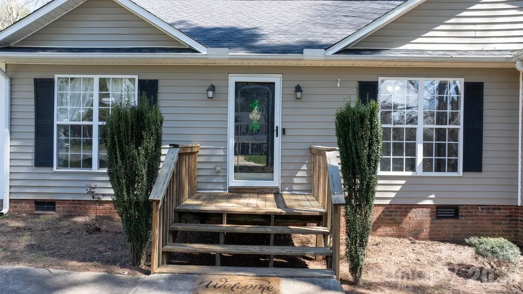 120 Wesley Court Crouse NC 28033