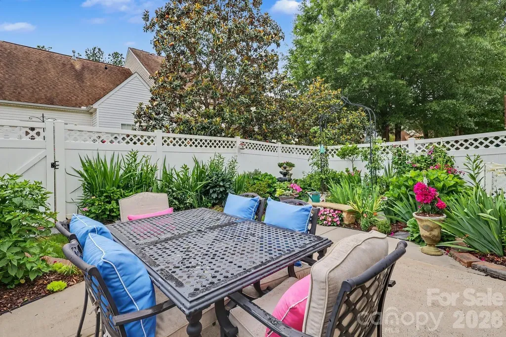 11184 Saintsbury Place Charlotte NC 28270