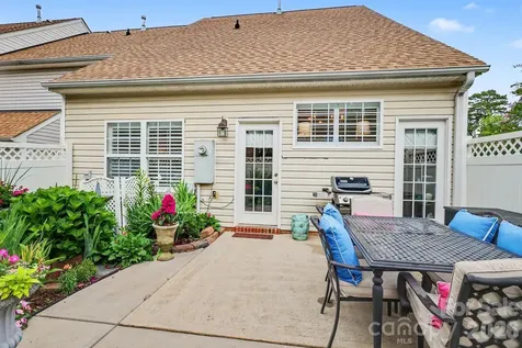 11184 Saintsbury Place Charlotte NC 28270