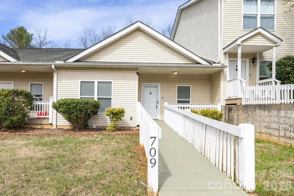 709 Villas Court Asheville NC 28806
