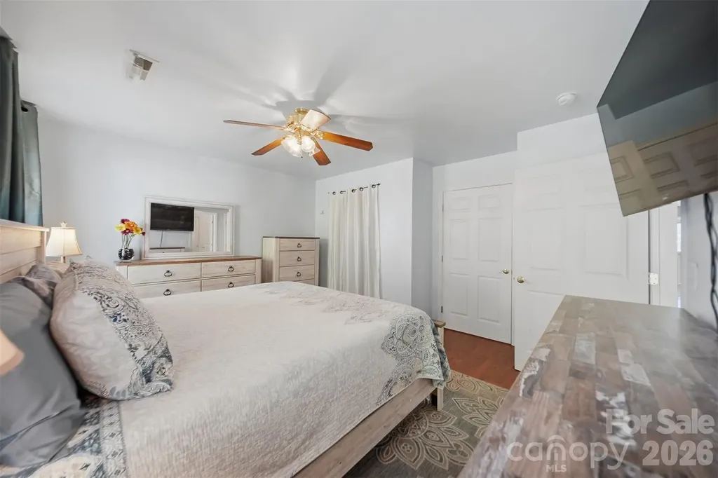 1662 Golden Cedar Lane Newton NC 28658