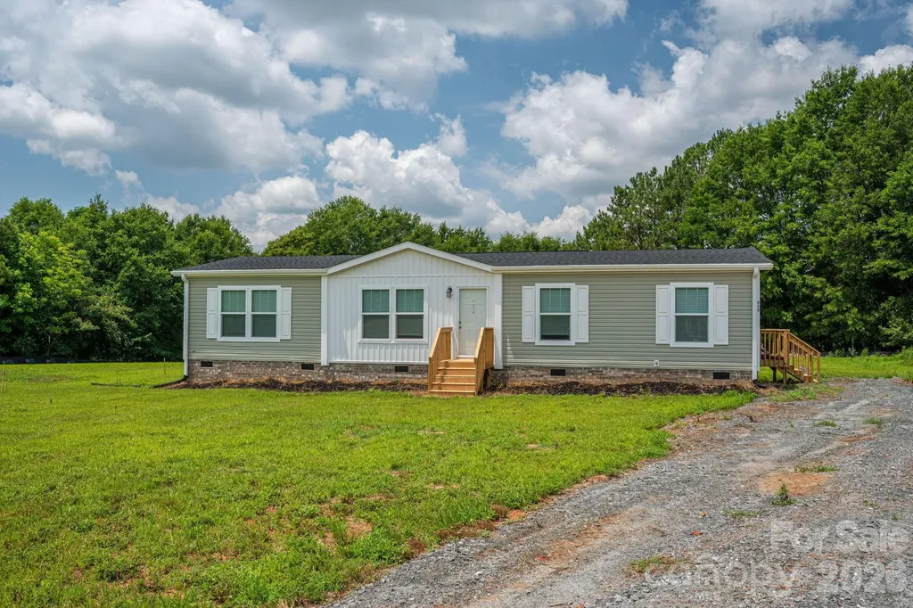 808 W Eagleview Lane Lawndale NC 28090