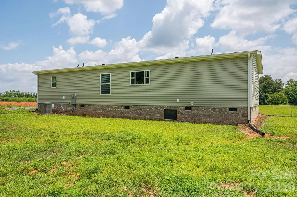 808 W Eagleview Lane Lawndale NC 28090