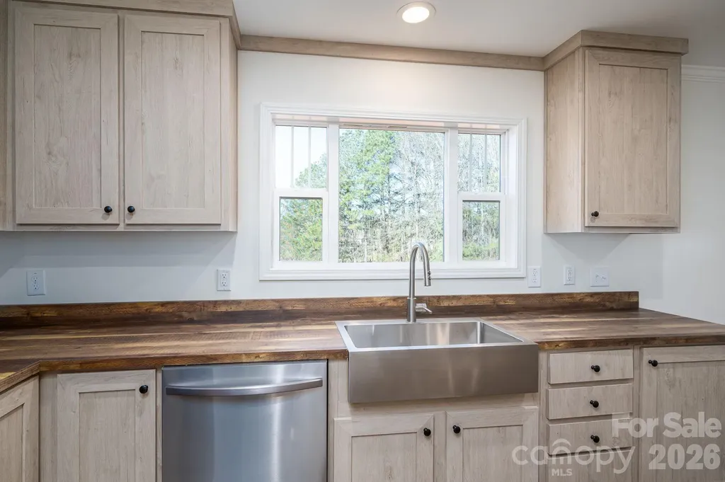 808 W Eagleview Lane Lawndale NC 28090