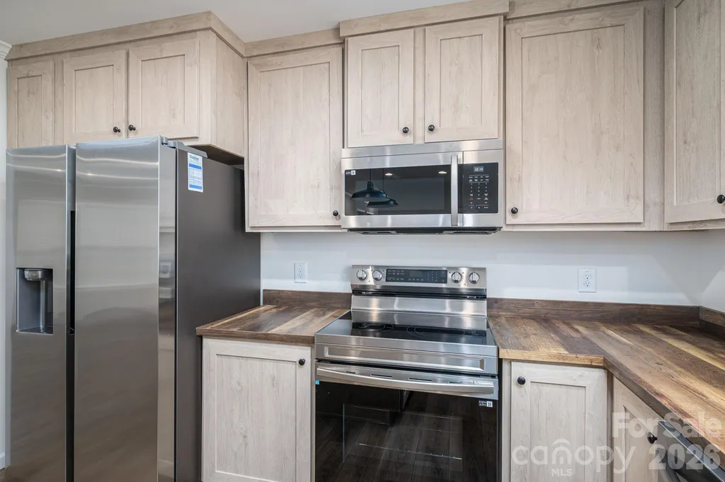 808 W Eagleview Lane Lawndale NC 28090