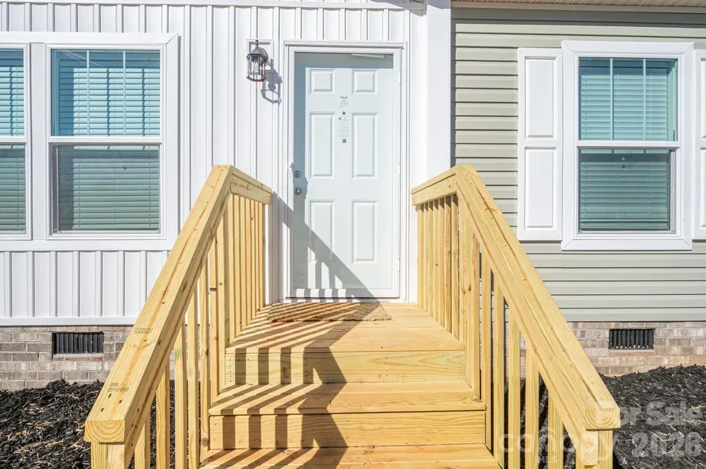 808 W Eagleview Lane Lawndale NC 28090