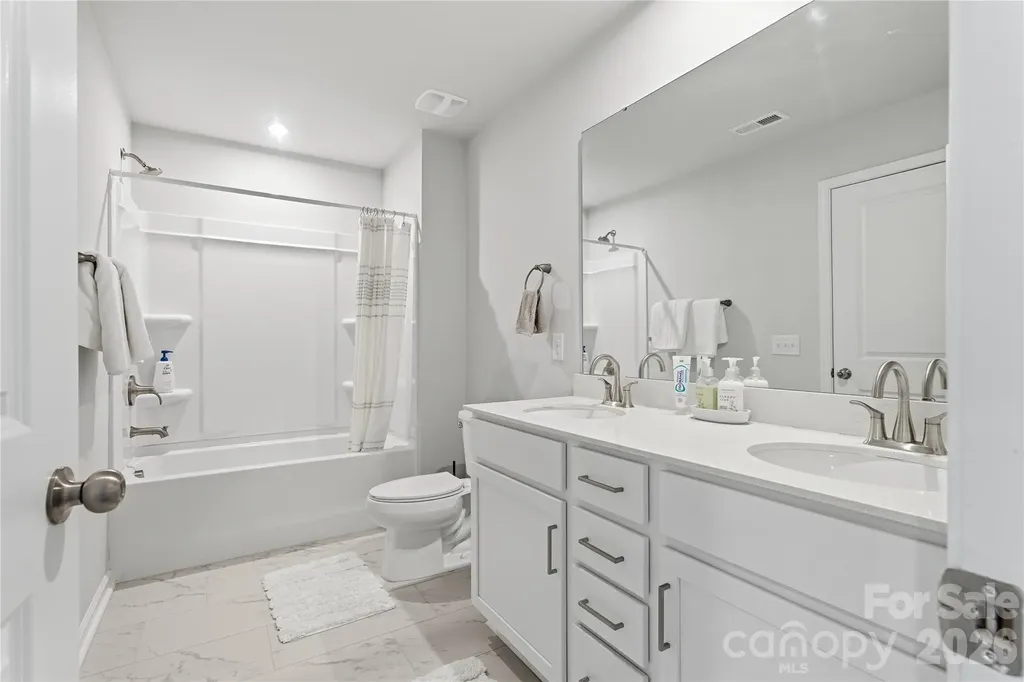 4011 Vista Pine Drive Charlotte NC 28215