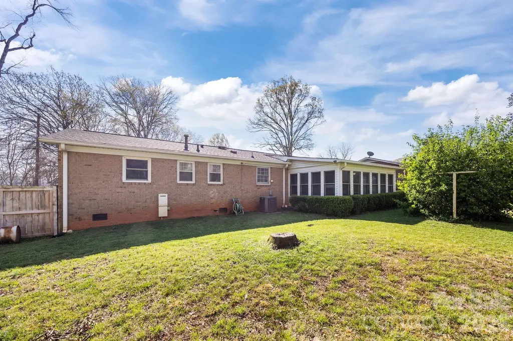 1009 Union Terrace Gastonia NC 28056