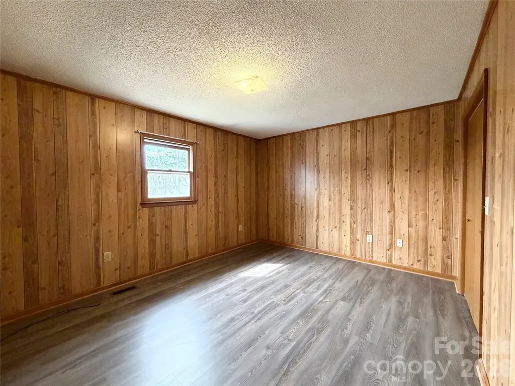 1709 Acorn Avenue Hudson NC 28638