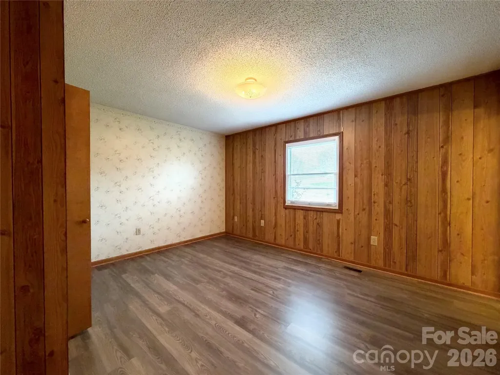 1709 Acorn Avenue Hudson NC 28638