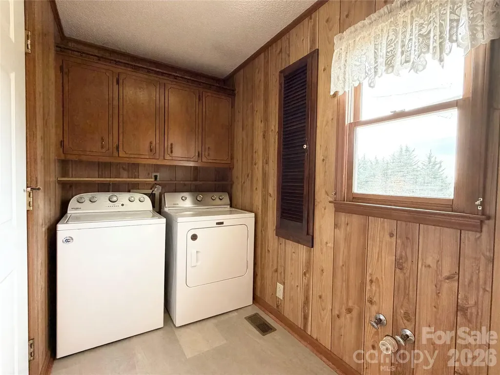 1709 Acorn Avenue Hudson NC 28638