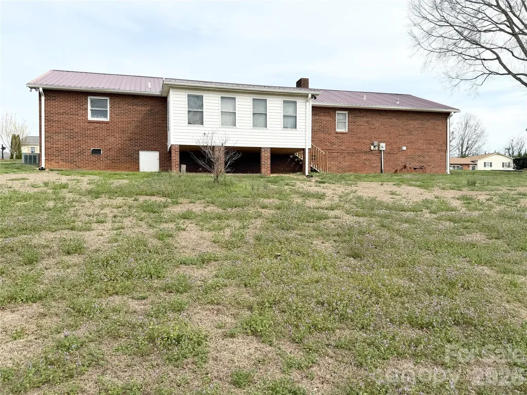 1709 Acorn Avenue Hudson NC 28638