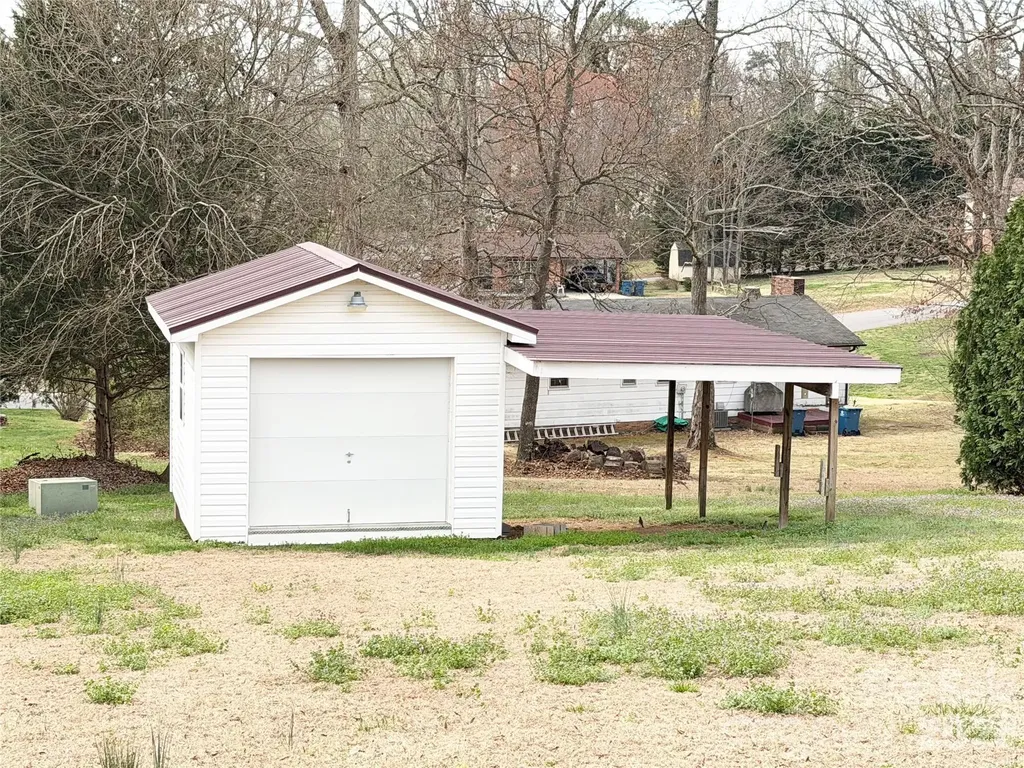 1709 Acorn Avenue Hudson NC 28638