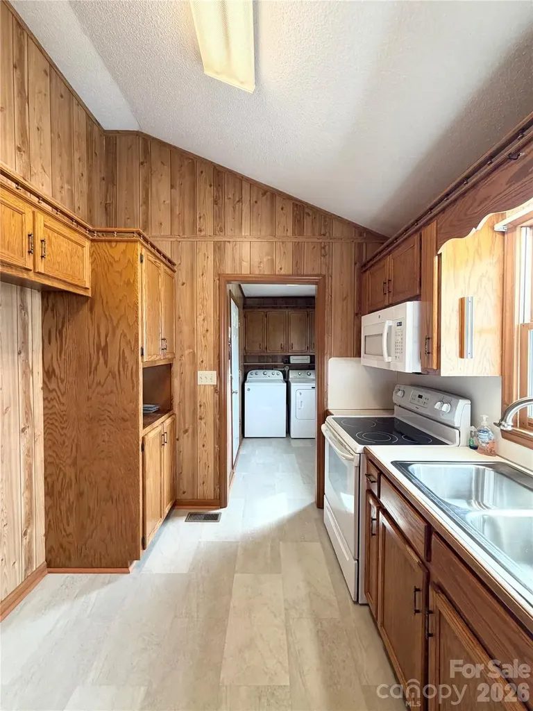 1709 Acorn Avenue Hudson NC 28638