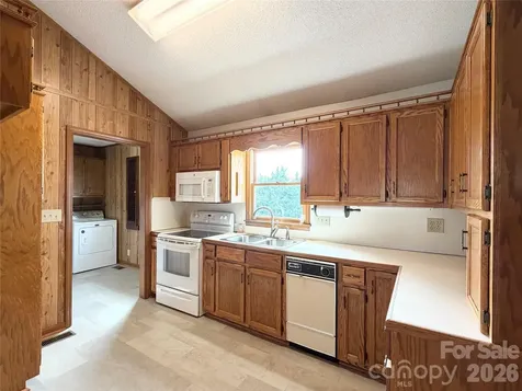 1709 Acorn Avenue Hudson NC 28638