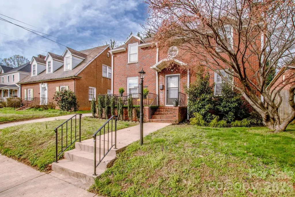 416 S Race Street Statesville NC 28677