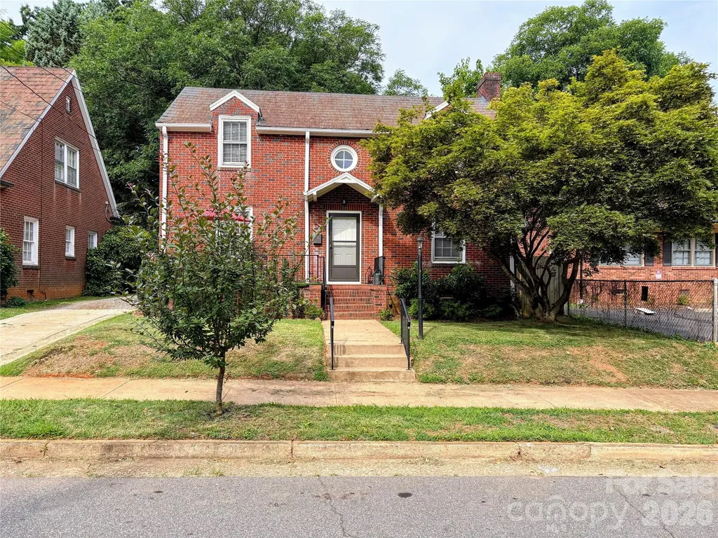 416 S Race Street Statesville NC 28677
