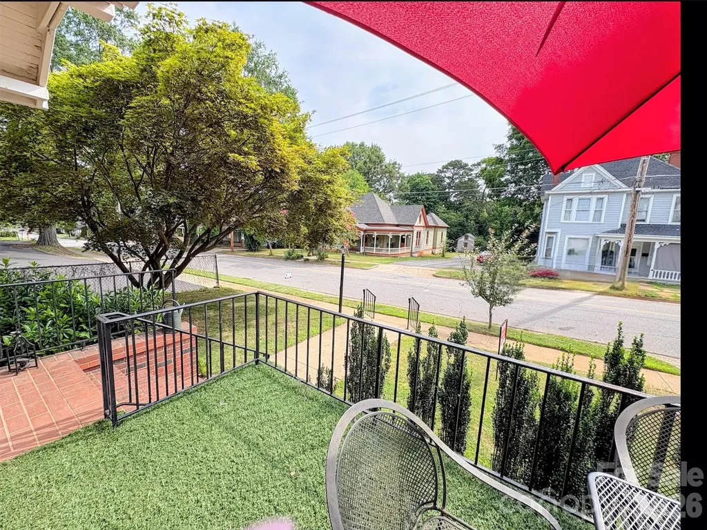 416 S Race Street Statesville NC 28677