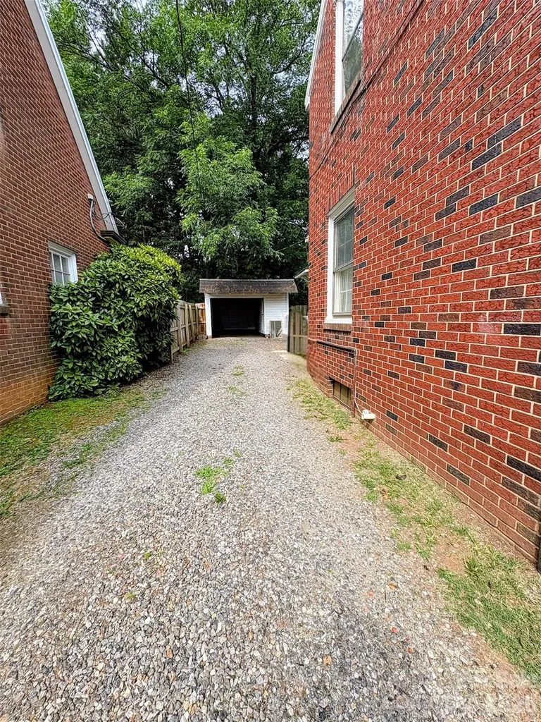 416 S Race Street Statesville NC 28677