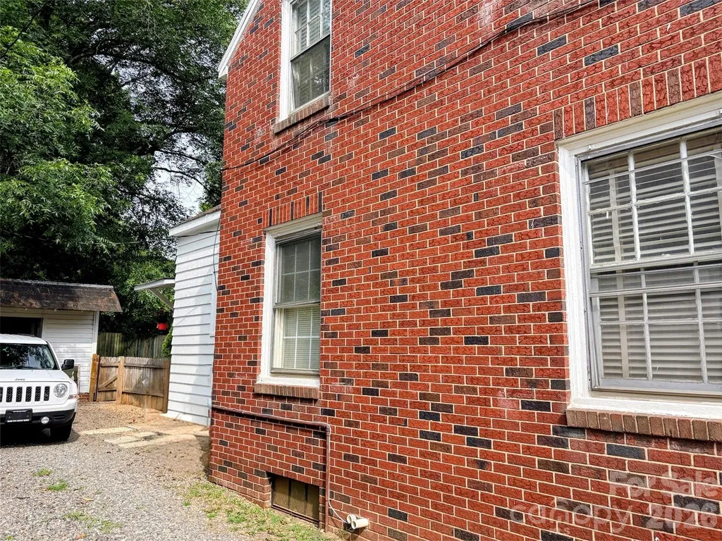 416 S Race Street Statesville NC 28677