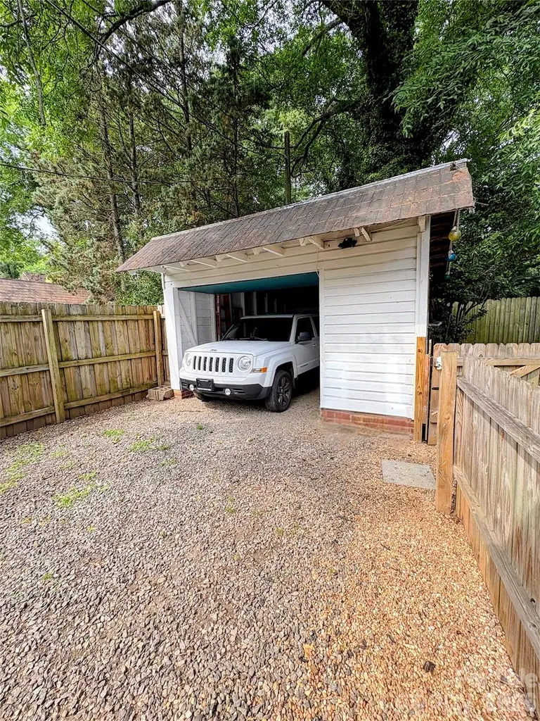 416 S Race Street Statesville NC 28677