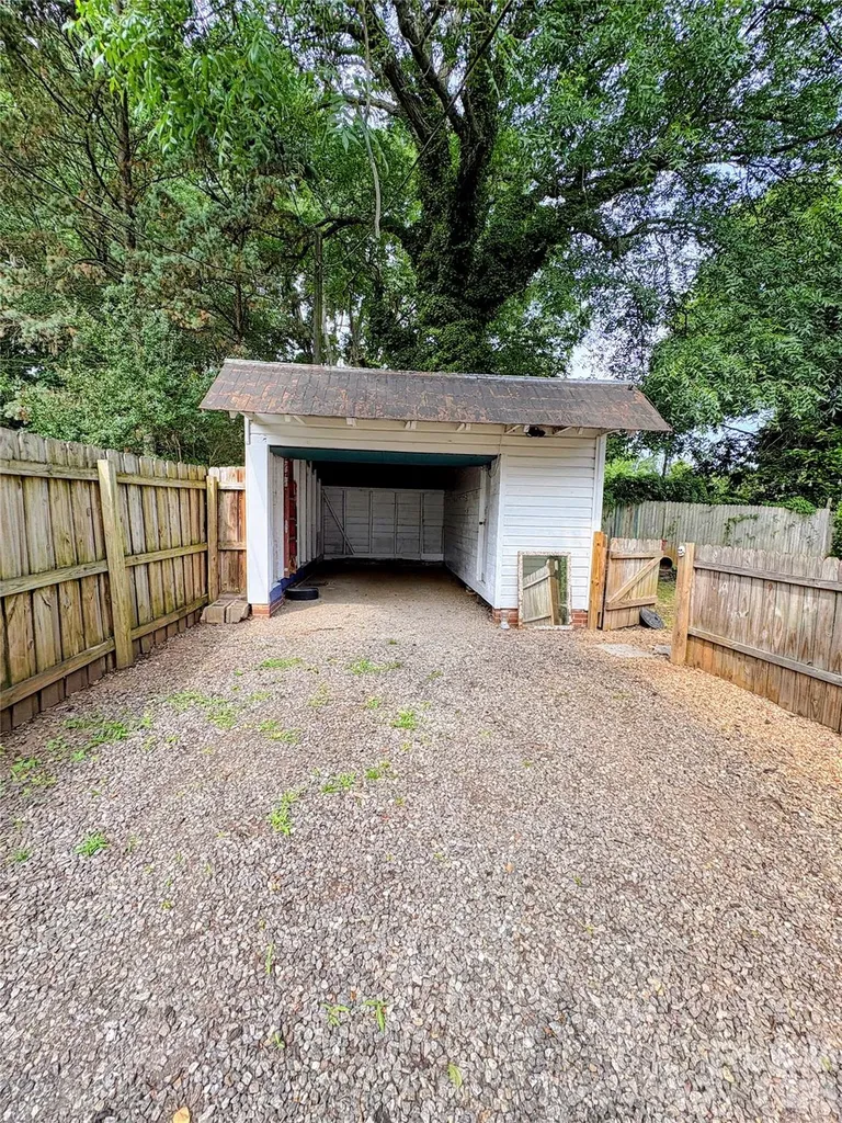 416 S Race Street Statesville NC 28677