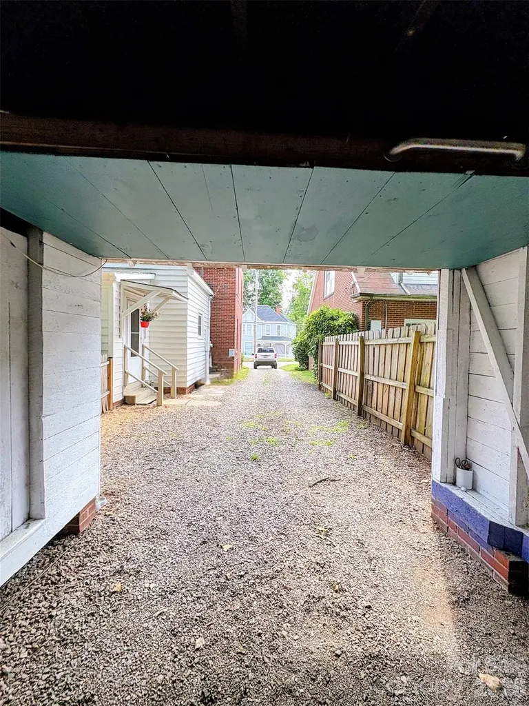 416 S Race Street Statesville NC 28677