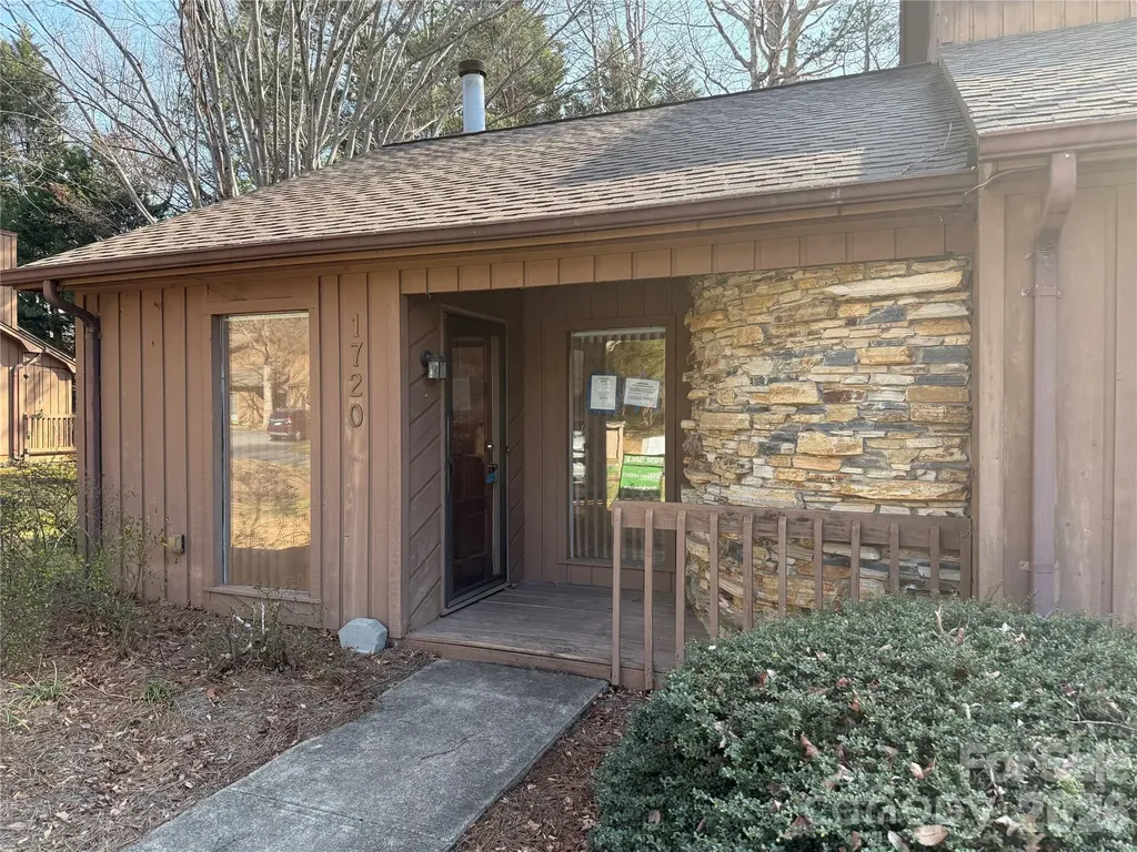 1720 12th Street NE Hickory NC 28601