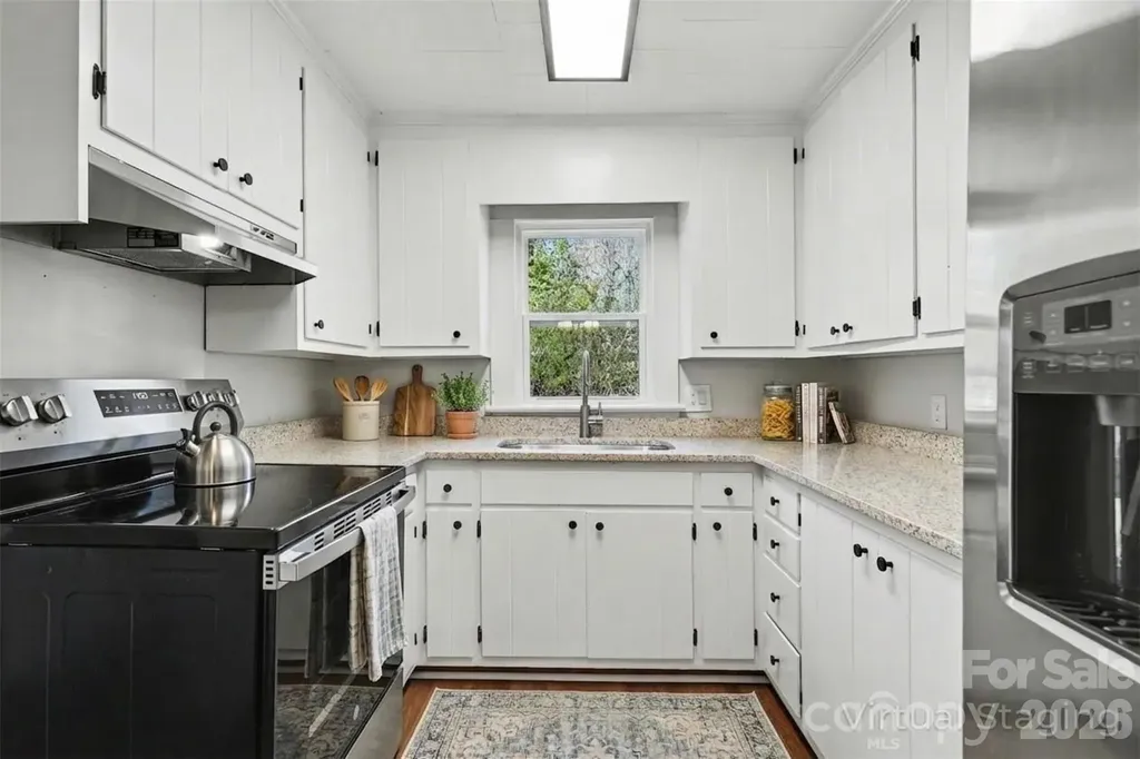 2407 4th Street NE Hickory NC 28601