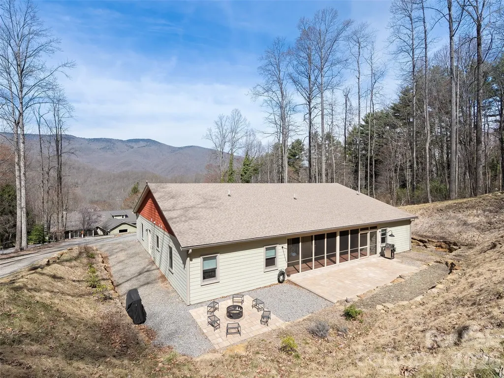 33 Freedom Drive Waynesville NC 28786