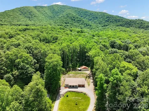 33 Freedom Drive Waynesville NC 28786