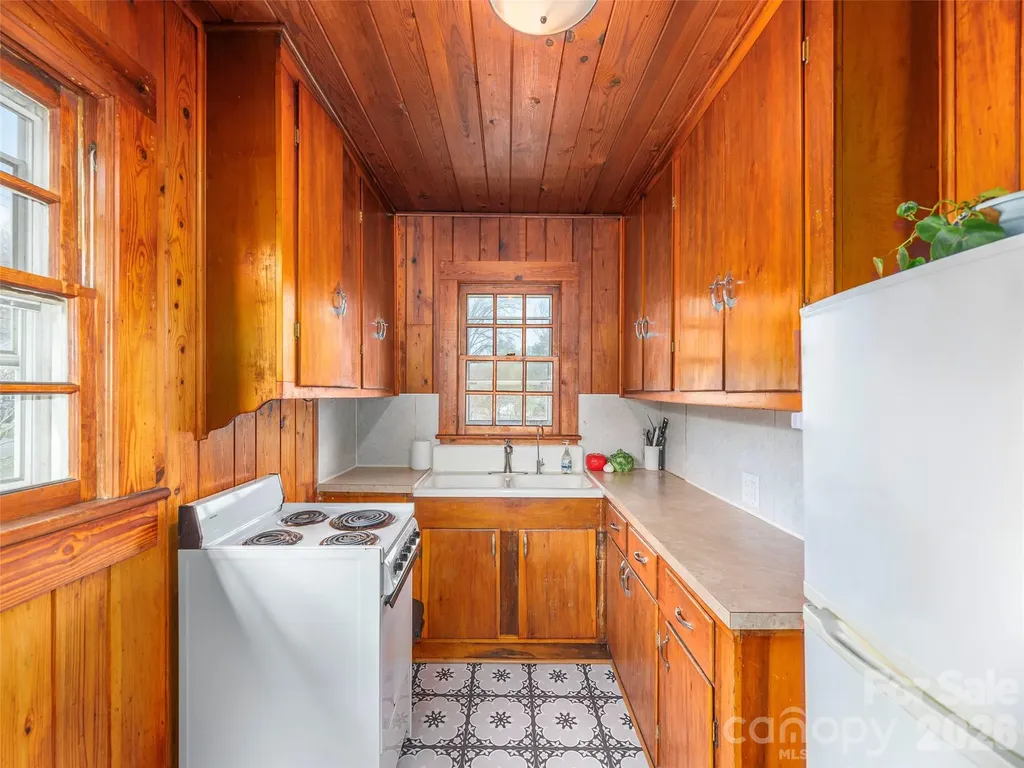20 Zemery Lane Waynesville NC 28786