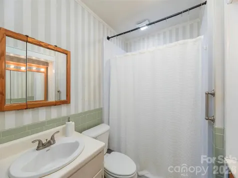 20 Zemery Lane Waynesville NC 28786