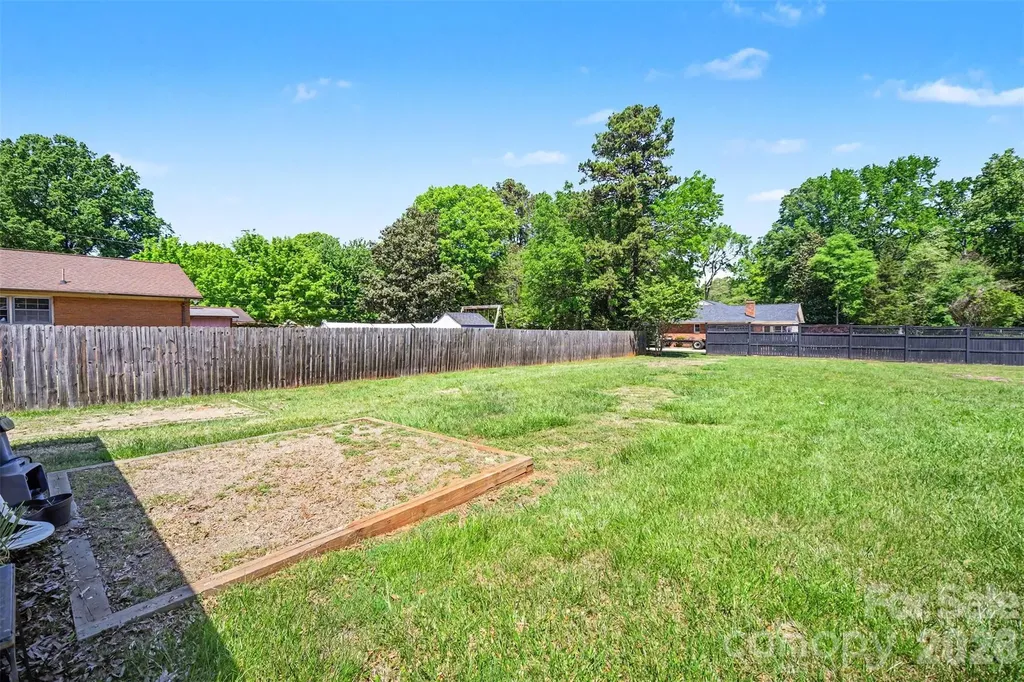 6100/6102 Pleasant Grove Road Charlotte NC 28216