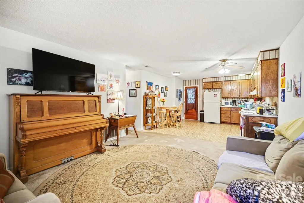 6100/6102 Pleasant Grove Road Charlotte NC 28216