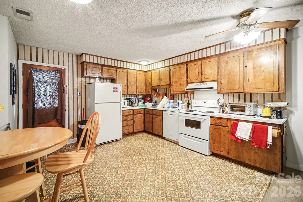 6100/6102 Pleasant Grove Road Charlotte NC 28216