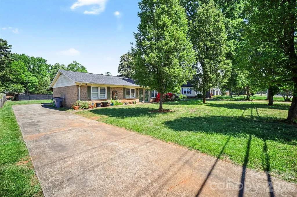 6100/6102 Pleasant Grove Road Charlotte NC 28216