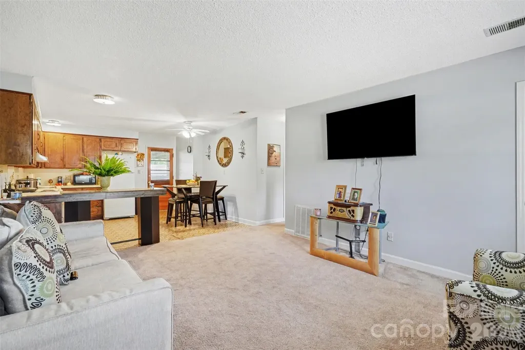 6100/6102 Pleasant Grove Road Charlotte NC 28216
