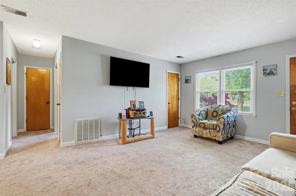 6100/6102 Pleasant Grove Road Charlotte NC 28216
