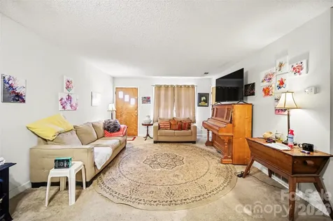 6100/6102 Pleasant Grove Road Charlotte NC 28216