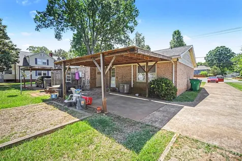 6100/6102 Pleasant Grove Road Charlotte NC 28216