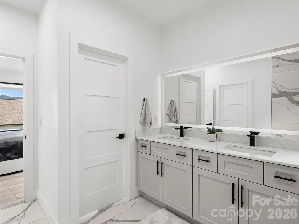 1026 Hillside Ridge Road Candler NC 28715