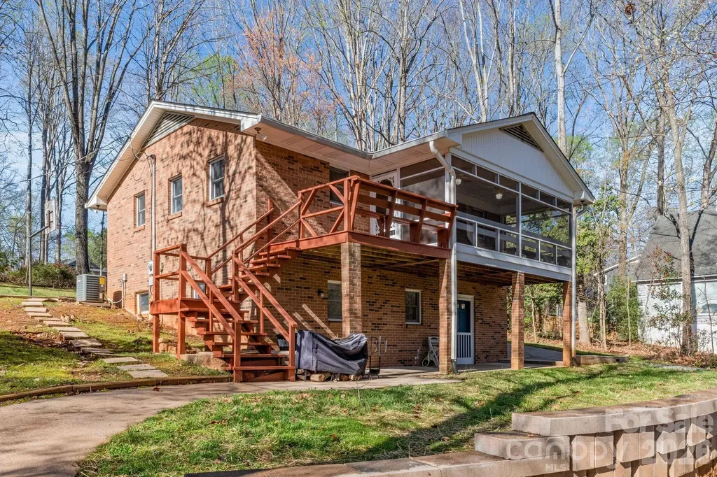 8032 Lakeview Drive Denver NC 28037
