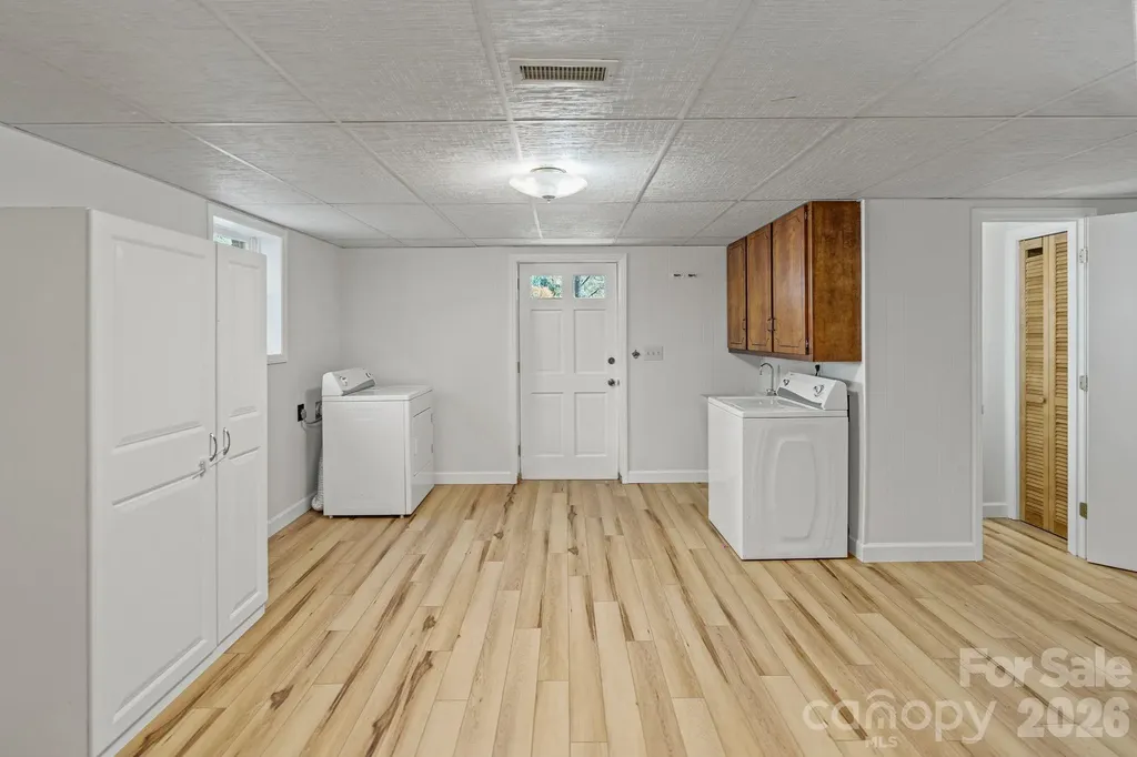 8032 Lakeview Drive Denver NC 28037