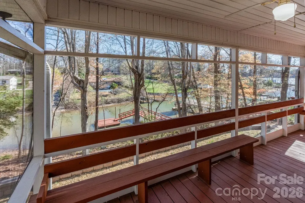 8032 Lakeview Drive Denver NC 28037