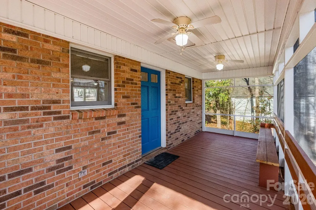 8032 Lakeview Drive Denver NC 28037