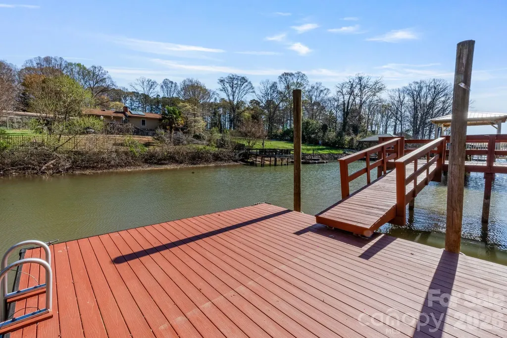 8032 Lakeview Drive Denver NC 28037